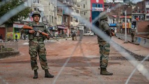 Army personnel stand guard at Gujjar Nagar area in Jammu.(PTI File Photo/Representative Image) Army personnel stand guard at Gujjar Nagar area in Jammu.(PTI File Photo/Representative Image)