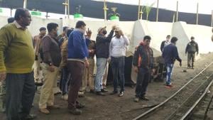 A team of special divers from Odisha initiated operation to rescue two persons trapped in flooded coal mine for the last 30 hours.(HT Photo) A team of special divers from Odisha initiated operation to rescue two persons trapped in flooded coal mine for the last 30 hours.(HT Photo)