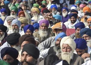 Farmers sitting in protest at the Haryana-Delhi border at Singhu on Tuesday.(PTI Photo) Farmers sitting in protest at the Haryana-Delhi border at Singhu on Tuesday.(PTI Photo)