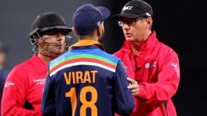 Virat Kohli inn conversation with umpires during the Matthew Wade’s DRS incident(Twitter) Virat Kohli inn conversation with umpires during the Matthew Wade’s DRS incident(Twitter)
