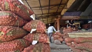 Traders from the Okhla Mandi said their business continued as usual.(Sanjeev Verma/HT file photo) Traders from the Okhla Mandi said their business continued as usual.(Sanjeev Verma/HT file photo)