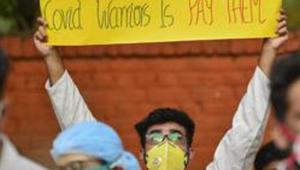 Ministerial staff, teachers and engineers in north corporation have not been paid for last three to four month. Similarly, salaries of doctors, nursing staff and paramedic employees are pending for two-three months.(PTI file photo) Ministerial staff, teachers and engineers in north corporation have not been paid for last three to four month. Similarly, salaries of doctors, nursing staff and paramedic employees are pending for two-three months.(PTI file photo)