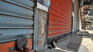 The police tightened the security measures at the border points, while several shops near protest points chose to down shutters on Tuesday. Some of them said they closed their business in “solidarity” with farmers.(Uday Deolekar) The police tightened the security measures at the border points, while several shops near protest points chose to down shutters on Tuesday. Some of them said they closed their business in “solidarity” with farmers.(Uday Deolekar)