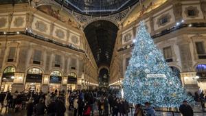 Governments and scientists all over the world are mulling over if and how families should celebrate Christmas and New Year while the coronavirus pandemic rages on(AP) Governments and scientists all over the world are mulling over if and how families should celebrate Christmas and New Year while the coronavirus pandemic rages on(AP)