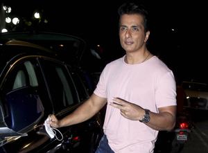 Actor Sonu Sood won praise from all quarters for his untiring efforts to help migrant workers during coronavirus lockdown.(PTI) Actor Sonu Sood won praise from all quarters for his untiring efforts to help migrant workers during coronavirus lockdown.(PTI)