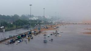 A deserted Marina beach during rains before Cyclone Nivar's landfall, in Chennai on November 25.(File photo) A deserted Marina beach during rains before Cyclone Nivar's landfall, in Chennai on November 25.(File photo)