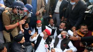 Samajwadi Party (SP) President Akhilesh Yadav along with party workers participates in a sit-in protest while police trying to stop them ahead of Akhilesh Yadav's visit to Kannauj, to participate in a march in support of farmers agitation over farm law, in Lucknow.(ANI) Samajwadi Party (SP) President Akhilesh Yadav along with party workers participates in a sit-in protest while police trying to stop them ahead of Akhilesh Yadav's visit to Kannauj, to participate in a march in support of farmers agitation over farm law, in Lucknow.(ANI)