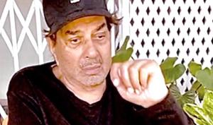 Dharmendra expressed solidarity with the protesting farmers. Dharmendra expressed solidarity with the protesting farmers.