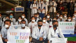 Protesting against the Union government’s decision to allow post-graduate practitioners of Ayurveda to be trained in surgical procedures, nearly 8,000 doctors, struck work in Madhya Pradesh on Friday.(PTI) Protesting against the Union government’s decision to allow post-graduate practitioners of Ayurveda to be trained in surgical procedures, nearly 8,000 doctors, struck work in Madhya Pradesh on Friday.(PTI)