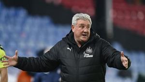 FILE PHOTO: Soccer Football - Premier League - Crystal Palace v Newcastle United - Selhurst Park, London, Britain - November 27, 2020 Newcastle United manager Steve Bruce reacts after the match Pool via REUTERS/Daniel Leal-Olivas/File Photo(Pool via REUTERS) FILE PHOTO: Soccer Football - Premier League - Crystal Palace v Newcastle United - Selhurst Park, London, Britain - November 27, 2020 Newcastle United manager Steve Bruce reacts after the match Pool via REUTERS/Daniel Leal-Olivas/File Photo(Pool via REUTERS)