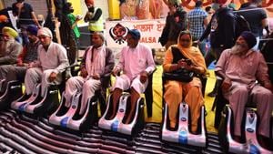 Protesting farmers at Singhu border were on Friday introduced to free ten-minute massage sessions(Sanchit Khanna / Hindustan Times) Protesting farmers at Singhu border were on Friday introduced to free ten-minute massage sessions(Sanchit Khanna / Hindustan Times)