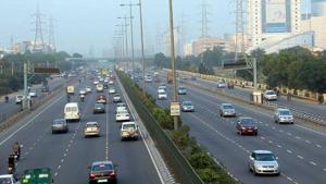 Traffic movement continued to flow as usual across toll plazas in Agra amid farmers’ call to block Agra-Delhi Expressway today to protest against the farm laws.(HT photo/Sanjeev Verma (Representative image)) Traffic movement continued to flow as usual across toll plazas in Agra amid farmers’ call to block Agra-Delhi Expressway today to protest against the farm laws.(HT photo/Sanjeev Verma (Representative image))