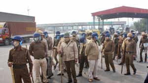 Security has been enhanced at Kherki Daula Toll Plaza to stop farmers coming towards Delhi during their protest march against the new farm laws in Gurugram on Saturday.(PTI Photo) Security has been enhanced at Kherki Daula Toll Plaza to stop farmers coming towards Delhi during their protest march against the new farm laws in Gurugram on Saturday.(PTI Photo)