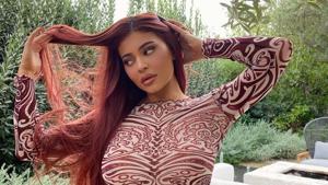 The 23-year-old actor who is currently relishing her family time amid Christmas week in Los Angeles, took to Instagram to flaunt her flawless curves and red hair.(Instagram)