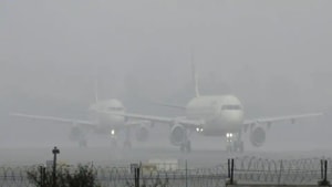 Dense fog enveloped parts of Delhi on Sunday morning(Livemint)