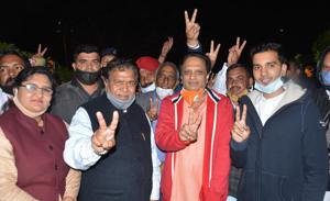 BJP leaders and workers with the party’s mayoral candidate Kulbhushan Goyal (in red) in Panchkula on Saturday.(Sant Arora /HT) BJP leaders and workers with the party’s mayoral candidate Kulbhushan Goyal (in red) in Panchkula on Saturday.(Sant Arora /HT)