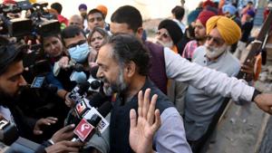 Swaraj India President Yogendra Yadav speaks to the media as he arrives for a meeting with farmer leaders near the Singhu Border where farmers are protesting against the new farm laws on Wednesday.(ANI) Swaraj India President Yogendra Yadav speaks to the media as he arrives for a meeting with farmer leaders near the Singhu Border where farmers are protesting against the new farm laws on Wednesday.(ANI)