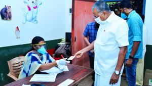CM Pinarayi Vijayan cast his vote in his village Pinarayi on Monday.(HT photo) CM Pinarayi Vijayan cast his vote in his village Pinarayi on Monday.(HT photo)