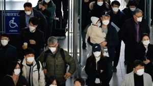 This year, the number of people employed but who want to earn more because of insufficient income spiked. During the April-June period in South Korea, that number rose to a record 1.2 million, a 55% jump from a year earlier and more than double from 2015, before declining slightly to 1.1 million in the third quarter.(Reuters image) This year, the number of people employed but who want to earn more because of insufficient income spiked. During the April-June period in South Korea, that number rose to a record 1.2 million, a 55% jump from a year earlier and more than double from 2015, before declining slightly to 1.1 million in the third quarter.(Reuters image)
