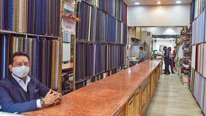 Khan Market’s Grover Tailors, which had earlier stitched for foreign dignitaries, including presidents, has suffered an 80% drop in business.(Amal KS/HT PHOTO) Khan Market’s Grover Tailors, which had earlier stitched for foreign dignitaries, including presidents, has suffered an 80% drop in business.(Amal KS/HT PHOTO)
