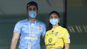 Alia Bhatt and Ranbir Kapoor cheer for Mumbai City FC. Alia Bhatt and Ranbir Kapoor cheer for Mumbai City FC.