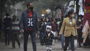 People out at Janpath Market on a cold day in New Delhi.(Vipin Kumar/HT PHOTO) People out at Janpath Market on a cold day in New Delhi.(Vipin Kumar/HT PHOTO)