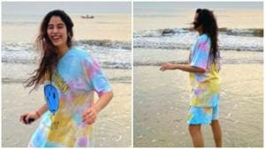 Janhvi in Rs 4k baggy T-shirt makes a strong case for comfy clothing(Instagram/janhvikapoor) Janhvi in Rs 4k baggy T-shirt makes a strong case for comfy clothing(Instagram/janhvikapoor)