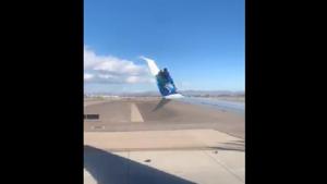 The image shows the unidentified man on the plane wing.(Twitter/@Brooke Knight) The image shows the unidentified man on the plane wing.(Twitter/@Brooke Knight)