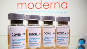 FILE PHOTO: Vials with a sticker reading, "COVID-19 / Coronavirus vaccine / Injection only" and a medical syringe are seen in front of a displayed Moderna logo in this illustration taken October 31, 2020. REUTERS/Dado Ruvic/Illustration/File Photo(REUTERS) FILE PHOTO: Vials with a sticker reading, "COVID-19 / Coronavirus vaccine / Injection only" and a medical syringe are seen in front of a displayed Moderna logo in this illustration taken October 31, 2020. REUTERS/Dado Ruvic/Illustration/File Photo(REUTERS)