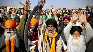 Protesting farmer leaders shout slogans as they sit on a day long hunger strike at the Delhi- Haryana border, outskirts of New Delhi.(AP) Protesting farmer leaders shout slogans as they sit on a day long hunger strike at the Delhi- Haryana border, outskirts of New Delhi.(AP)