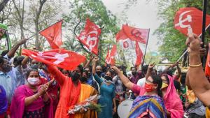 Left Democratic Front (LDF) supporters celebrate their party's lead in the Kerala local body elections in Kochi.(PTI) Left Democratic Front (LDF) supporters celebrate their party's lead in the Kerala local body elections in Kochi.(PTI)