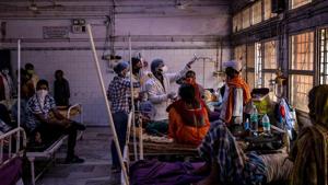 Medical staffers treat a Covid patient inside the emergency ward of a hospital in Bhagalpur, Bihar.(Reuters File Photo) Medical staffers treat a Covid patient inside the emergency ward of a hospital in Bhagalpur, Bihar.(Reuters File Photo)