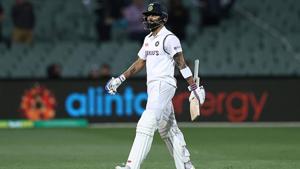 A dejected Virat Kohli walks back.(Getty Images) A dejected Virat Kohli walks back.(Getty Images)