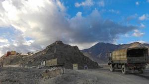 Army vehicles moving towards Line of Actual Control (LAC) amid border tension with China in Leh on Sept. 27, 2020.(PTI File Photo) Army vehicles moving towards Line of Actual Control (LAC) amid border tension with China in Leh on Sept. 27, 2020.(PTI File Photo)