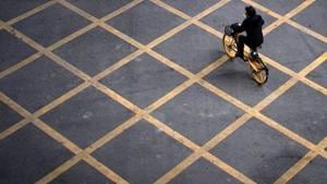 A person rides a bicycle from a bike-sharing service on a street, almost a year after the start of the Covid-19 outbreak, in Wuhan, Hubei province, China on December 17, 2020.(REUTERS) A person rides a bicycle from a bike-sharing service on a street, almost a year after the start of the Covid-19 outbreak, in Wuhan, Hubei province, China on December 17, 2020.(REUTERS)
