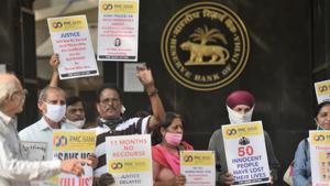 PMC bank account holder held protests by showing placards and chanting slogans against PMC Bank outside the RBI, BKC in Mumbai.(Satish Bate/HT Photo) PMC bank account holder held protests by showing placards and chanting slogans against PMC Bank outside the RBI, BKC in Mumbai.(Satish Bate/HT Photo)