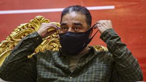 Makkal Needhi Maiam (MNM) chief Kamal Haasan will contest in the assembly elections due in early 2021 and losing the ‘battery-torch’ could be a setback for the party which has campaigned with this symbol.(PTI PHOTO.) Makkal Needhi Maiam (MNM) chief Kamal Haasan will contest in the assembly elections due in early 2021 and losing the ‘battery-torch’ could be a setback for the party which has campaigned with this symbol.(PTI PHOTO.)