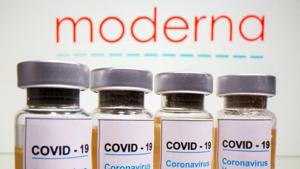 Vials are seen in front of a displayed Moderna logo in this illustration taken October 31, 2020.(REUTERS/ FILE) Vials are seen in front of a displayed Moderna logo in this illustration taken October 31, 2020.(REUTERS/ FILE)
