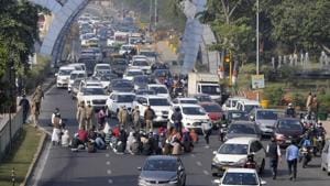 People in Delhi have been facing traffic troubles while commuting to neighbouring states as thousands of farmers from all across India have been sitting on the Capital’s borders since the last 23 days.(Sunil Ghosh / Hindustan Times) People in Delhi have been facing traffic troubles while commuting to neighbouring states as thousands of farmers from all across India have been sitting on the Capital’s borders since the last 23 days.(Sunil Ghosh / Hindustan Times)