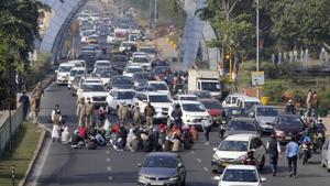 A few of New Delhi’s borders with Haryana were also shut as the farmers’ agitation entered its 23rd day.(Sunil Ghosh / Hindustan Times) A few of New Delhi’s borders with Haryana were also shut as the farmers’ agitation entered its 23rd day.(Sunil Ghosh / Hindustan Times)