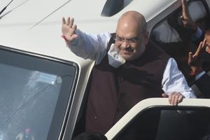 Union home minister Amit Shah waves at a crowd during his visit to Swami Vivekananda’s ancestral house in Kolkata on Saturday.(Samir Jana) Union home minister Amit Shah waves at a crowd during his visit to Swami Vivekananda’s ancestral house in Kolkata on Saturday.(Samir Jana)