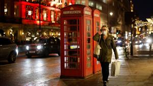 A pedestrian walks past Red Telephone boxes in London on December 19, 2020.(AFP) A pedestrian walks past Red Telephone boxes in London on December 19, 2020.(AFP)