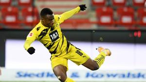 Soccer Football - Bundesliga - 1. FC Union Berlin v Borussia Dortmund - Stadion An der Alten Forsterei, Berlin, Germany - December 18, 2020 Borussia Dortmund's Youssoufa Moukoko shoots at goal(Pool via REUTERS) Soccer Football - Bundesliga - 1. FC Union Berlin v Borussia Dortmund - Stadion An der Alten Forsterei, Berlin, Germany - December 18, 2020 Borussia Dortmund's Youssoufa Moukoko shoots at goal(Pool via REUTERS)