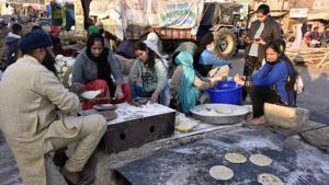 Food being prepared in a community kitchen at Singhu border (Delhi-Haryana) during the ongoing protest against new farm laws, in New Delhi, India, on Saturday. (Photo by Sanjeev Verma/ Hindustan Times)(Sanjeev Verma/HT PHOTO) Food being prepared in a community kitchen at Singhu border (Delhi-Haryana) during the ongoing protest against new farm laws, in New Delhi, India, on Saturday. (Photo by Sanjeev Verma/ Hindustan Times)(Sanjeev Verma/HT PHOTO)