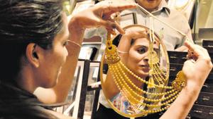 A woman looks at a gold necklace in a jewellery shop in Noida in this file photo.(Virendra Singh Gosain/HT Photo) A woman looks at a gold necklace in a jewellery shop in Noida in this file photo.(Virendra Singh Gosain/HT Photo)