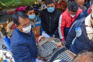 SDMC mayor Anamika Singh being shifted to Hindu Rao Hospital after she took ill during a hunger strike outside the Delhi CM's residence in New Delhi, on Saturday.(PTI) SDMC mayor Anamika Singh being shifted to Hindu Rao Hospital after she took ill during a hunger strike outside the Delhi CM's residence in New Delhi, on Saturday.(PTI)