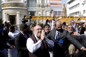 Union home minister Amit Shah gestures to supporters after paying tributes to Swami Vivekanand at Ramakrishna Ashram in Kolkata on Saturday.(ANI) Union home minister Amit Shah gestures to supporters after paying tributes to Swami Vivekanand at Ramakrishna Ashram in Kolkata on Saturday.(ANI)