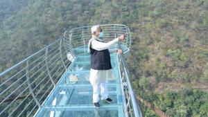 The total length of this glass bridge is 85 feet long and six feet wide and at a height of second is 250-feet.(Twitter/@ANI) The total length of this glass bridge is 85 feet long and six feet wide and at a height of second is 250-feet.(Twitter/@ANI)