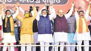 Union Home Minister Amit Shah along with party leaders during an election rally ahead of West Bengal Assembly polls 2021, in West Midnapore district, Saturday, Dec. 19, 2020.(PTI) Union Home Minister Amit Shah along with party leaders during an election rally ahead of West Bengal Assembly polls 2021, in West Midnapore district, Saturday, Dec. 19, 2020.(PTI)
