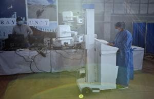 A health worker operating a machine at Sardar Patel Covid Care Center in New Delhi, India.(Ajay Aggarwal /HT PHOTO) A health worker operating a machine at Sardar Patel Covid Care Center in New Delhi, India.(Ajay Aggarwal /HT PHOTO)